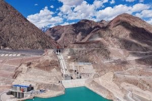 Discover how China’s Dashixia Dam in Xinjiang became the world’s tallest concrete-faced rockfill dam. Learn how AI, digital twins, and smart construction tools transformed dam engineering for speed, safety, and climate resilience.